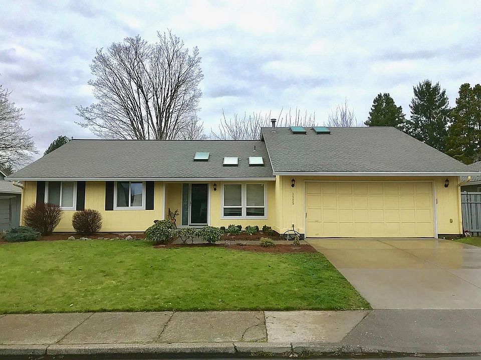 Front View from curb. 5 Skylights and new bark dust added to yard in Jan. 2019