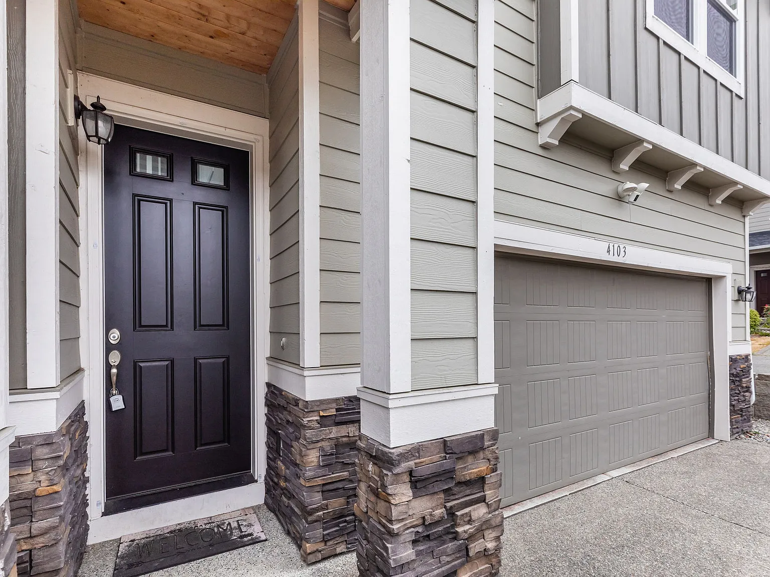 3 bed, 2.5 bath, 2113 sqft, $3,699 — Photo 4