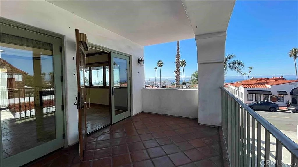 2 bed, 2.5 bath, 2130 sqft, $5,950 — Photo 4