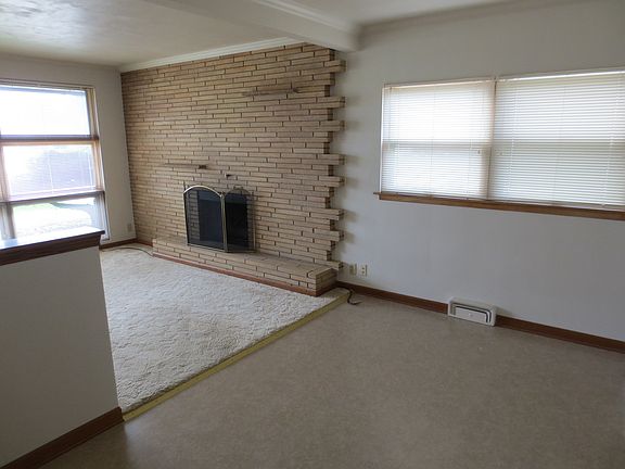 lower living/dining rm