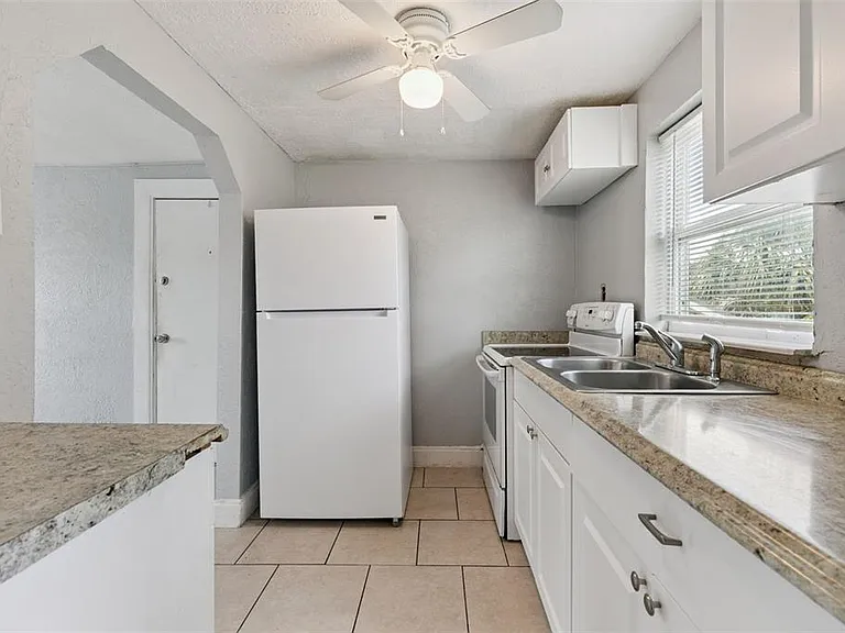 320 Dummitt Ave #B — Photo 10