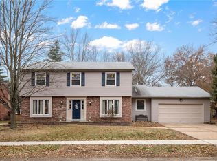 2045 Schoettler Valley Dr, Chesterfield, MO 63017