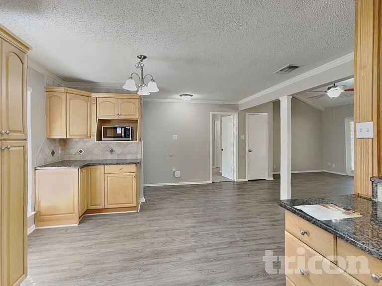 4909 Tiffany Ln — Photo 5