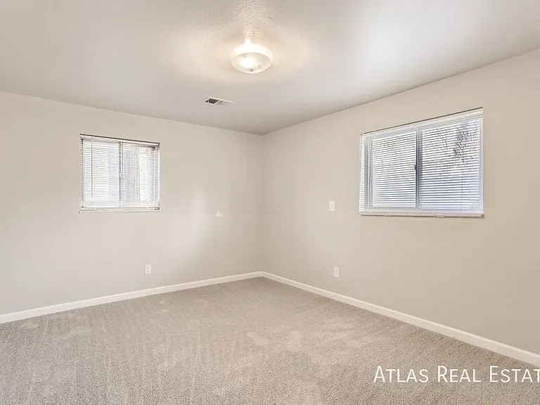 364 S Peoria Cir — Photo 8