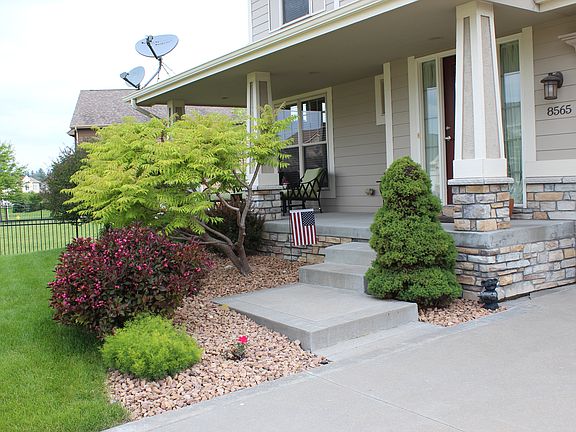 3rd image of 8565 Parkside Cir