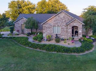 1927 Captains Dr, Worden, IL 62097