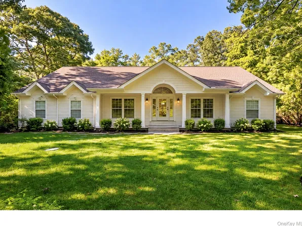 16 Willowood Court, Westhampton, NY 11977