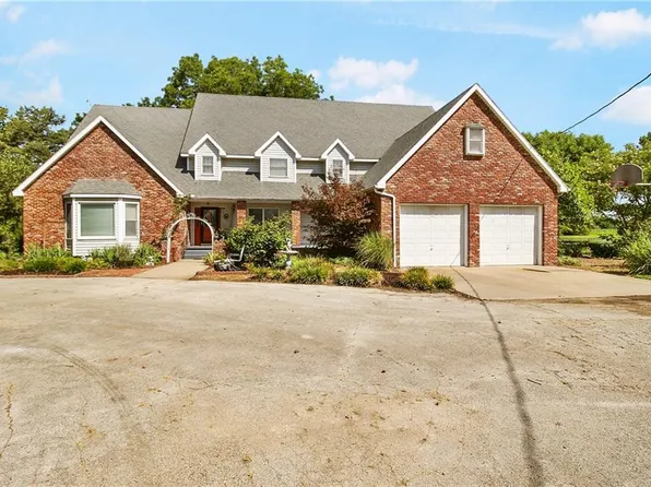 1484 14000th Rd, Altamont, KS 67330