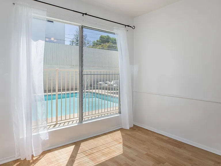 2621 Centinela Ave #14 — Photo 4