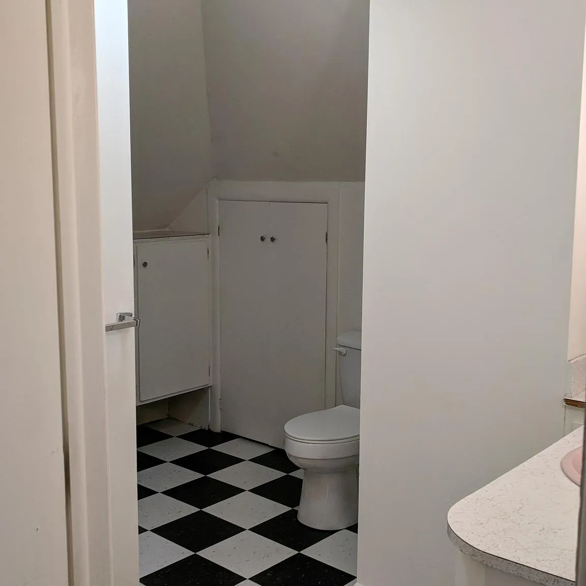 3 bed, 864 sqft, $3,300 — Photo 2