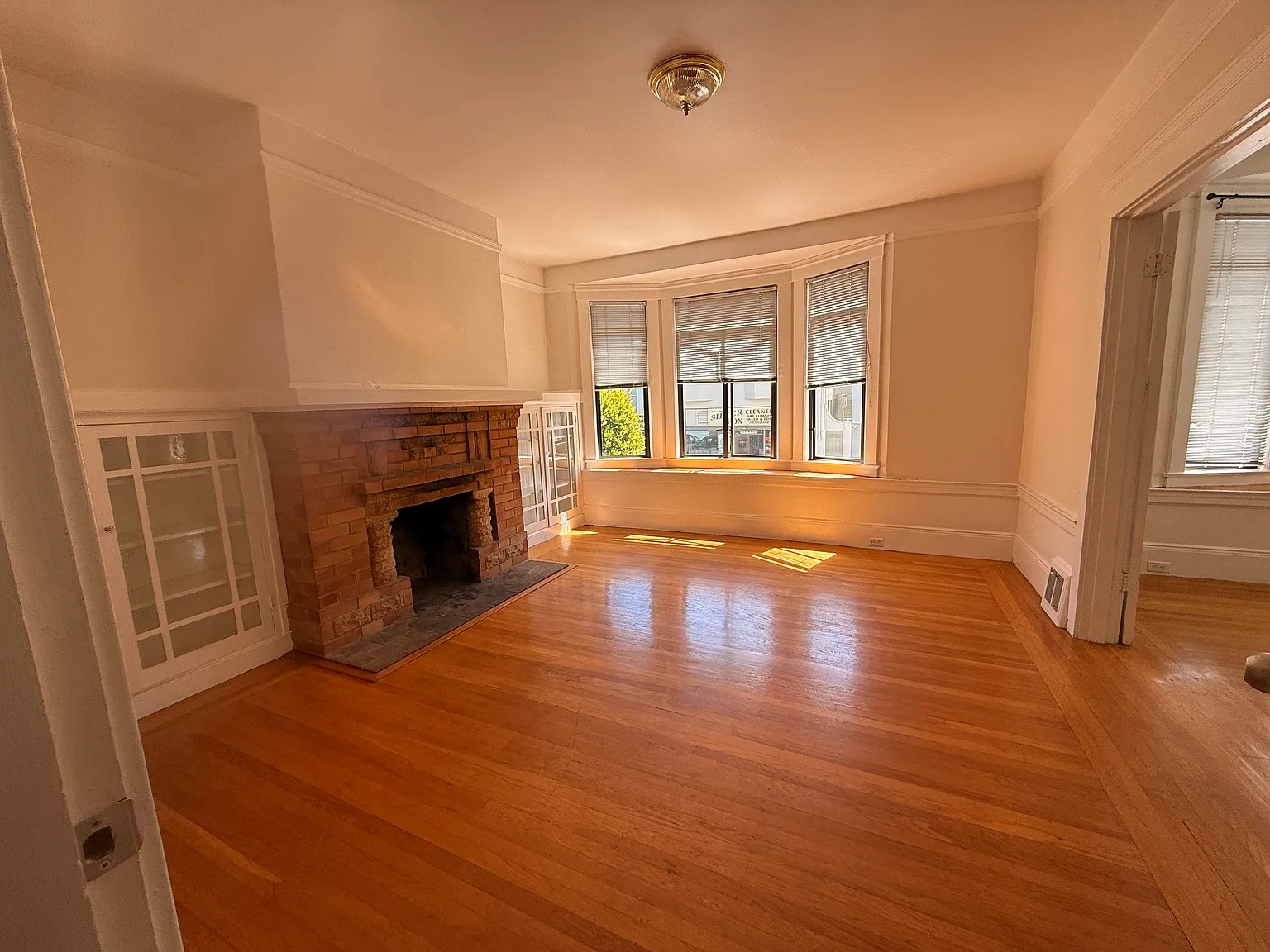 2 bed, 1400 sqft, $8,000 — Photo 3