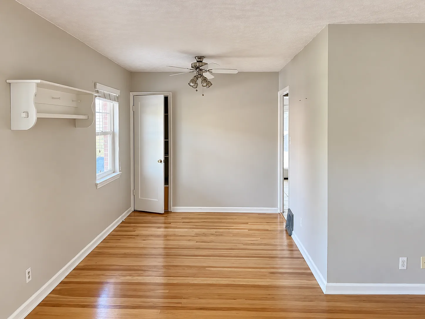 3 bed, 1800 sqft, $3,295 — Photo 3