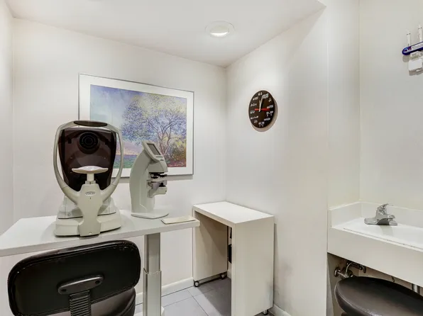 115 East 61st Street image 3 of 8