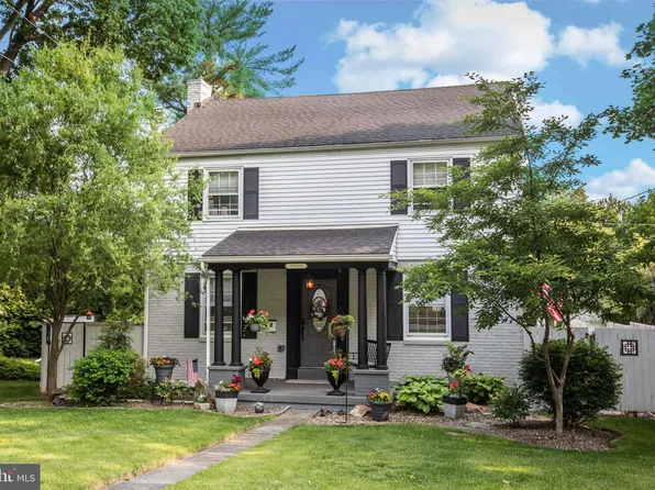 38 Park Rd, Reading, PA 19609