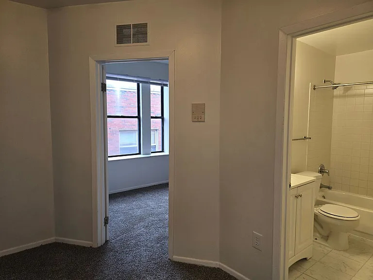590 Parkview Dr — Photo 10