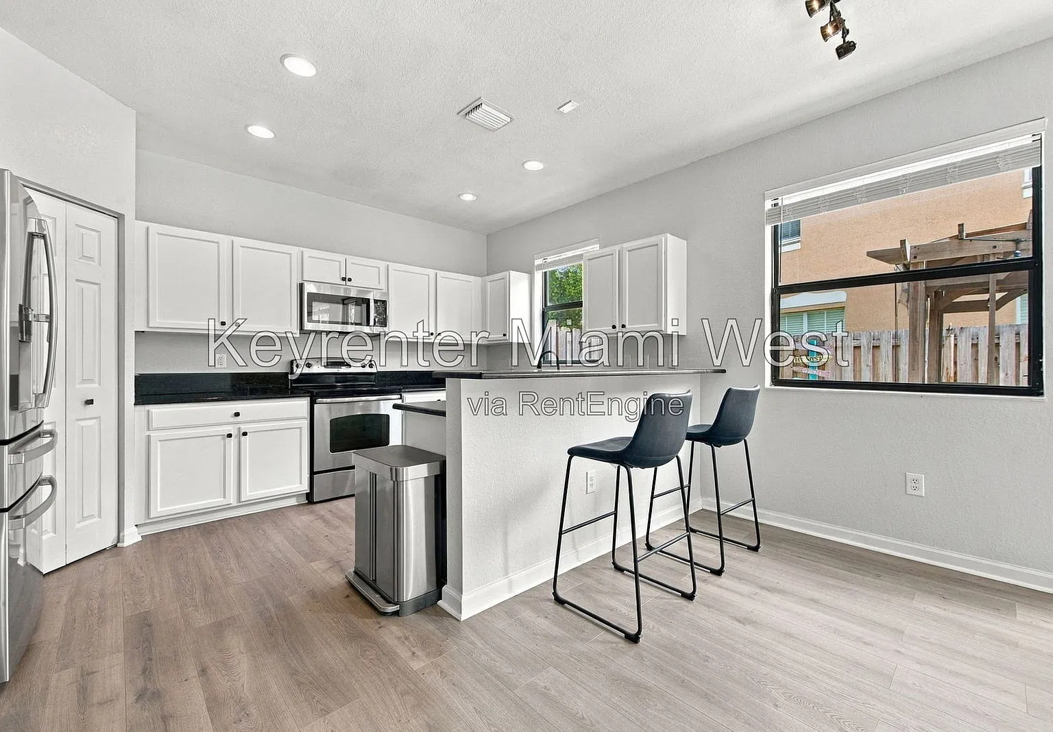 4 bed, 2.5 bath, 2122 sqft, $3,700 — Photo 1