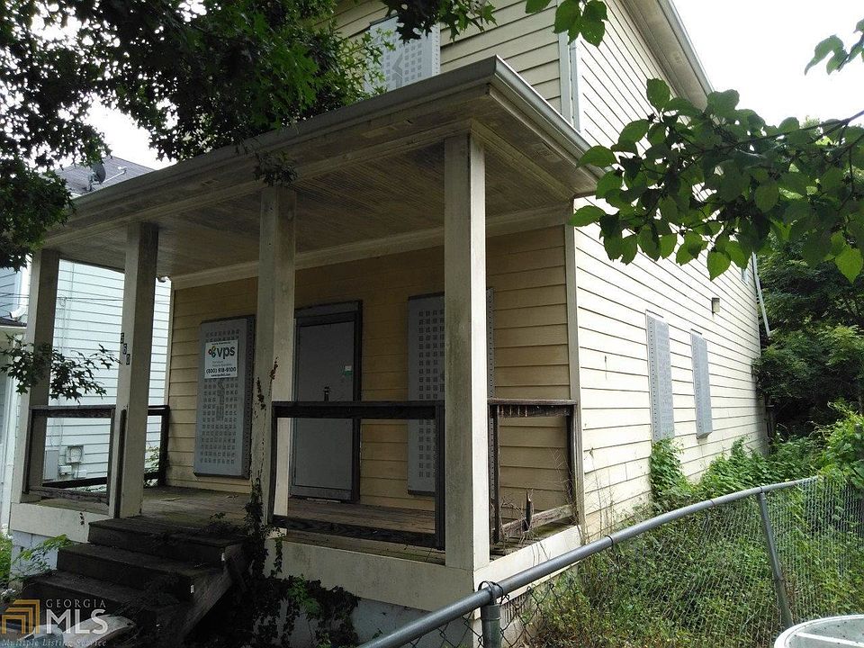 2nd image of 560 Middle St SW