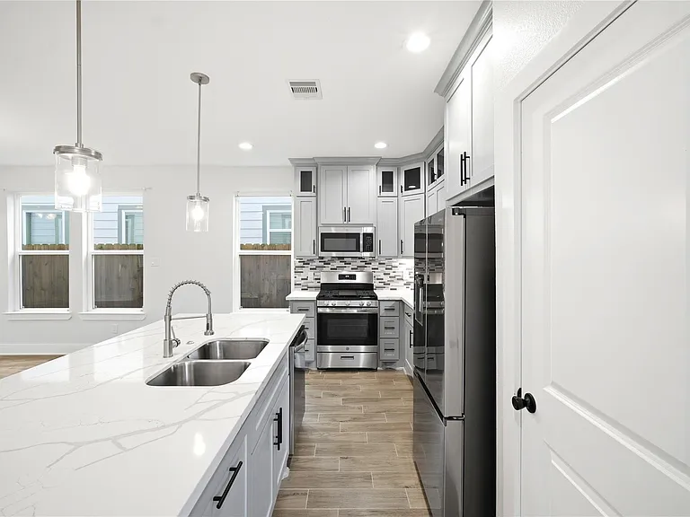 2125 Paul Quinn St — Photo 10