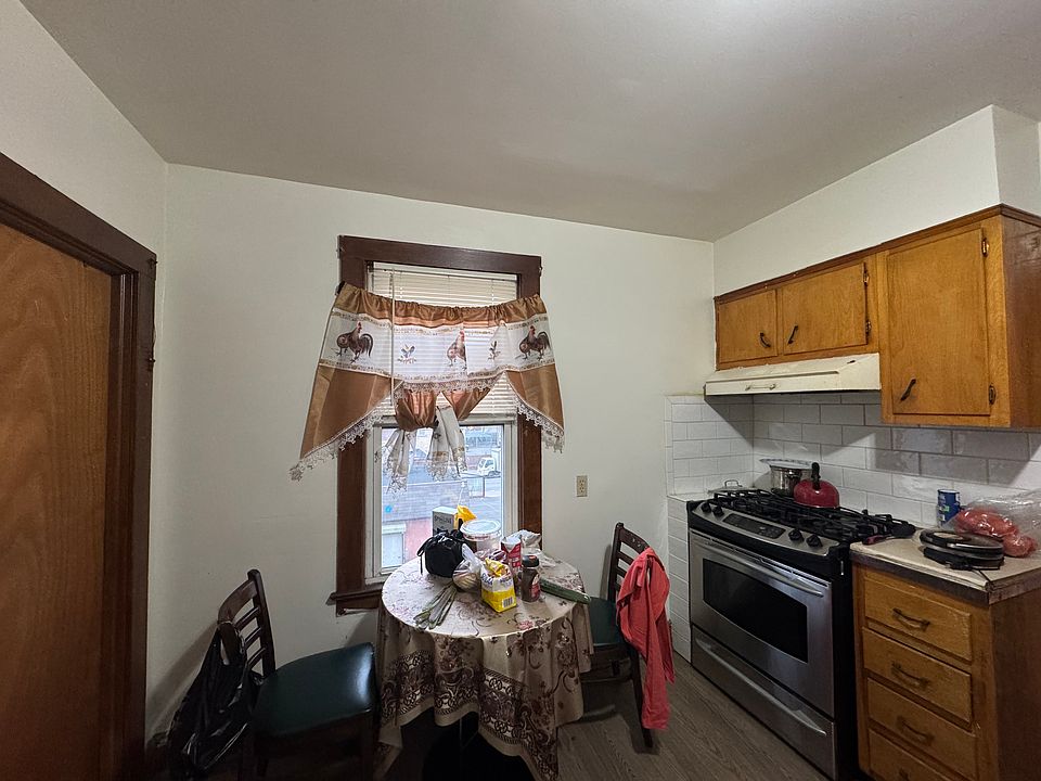 1st image of 427 Cary Ave Floor 1