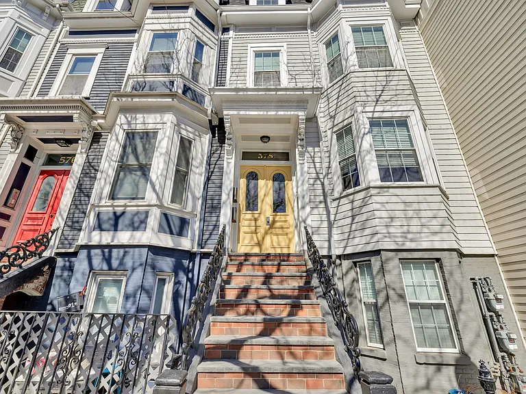 578 E Broadway #3 — Photo 23