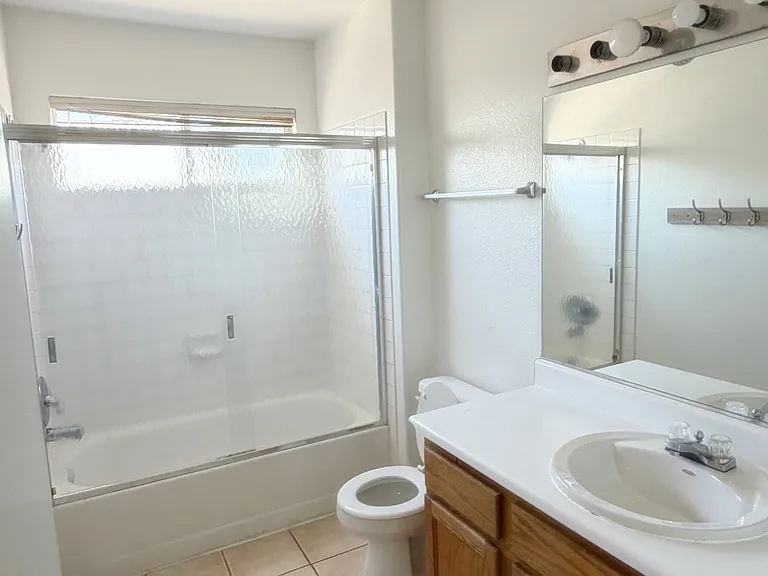 1551 Linnbaker Ln — Photo 9