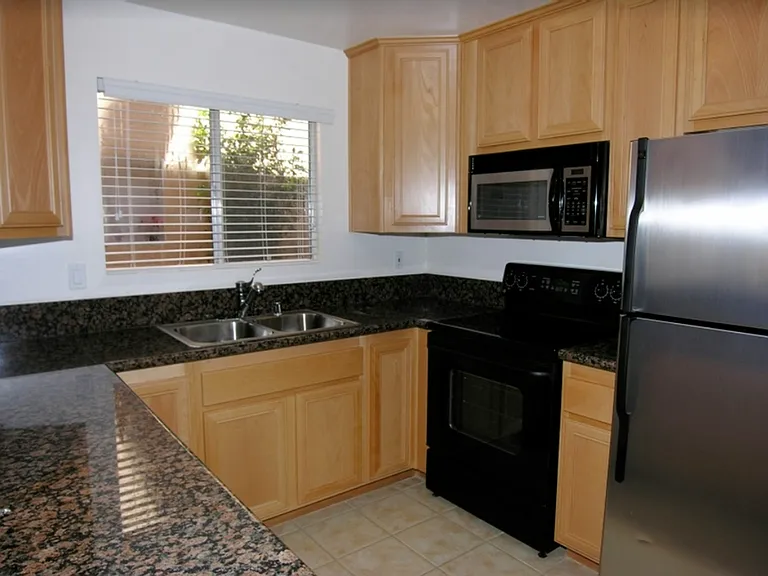 1050 Rock Springs Rd — Photo 4
