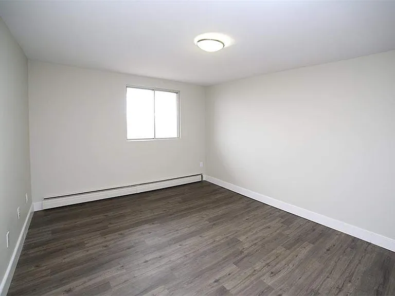 945 Huron St — Photo 11