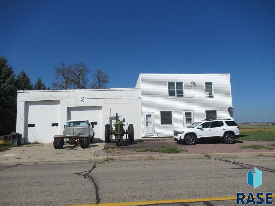 1st image of 210 E 1st St