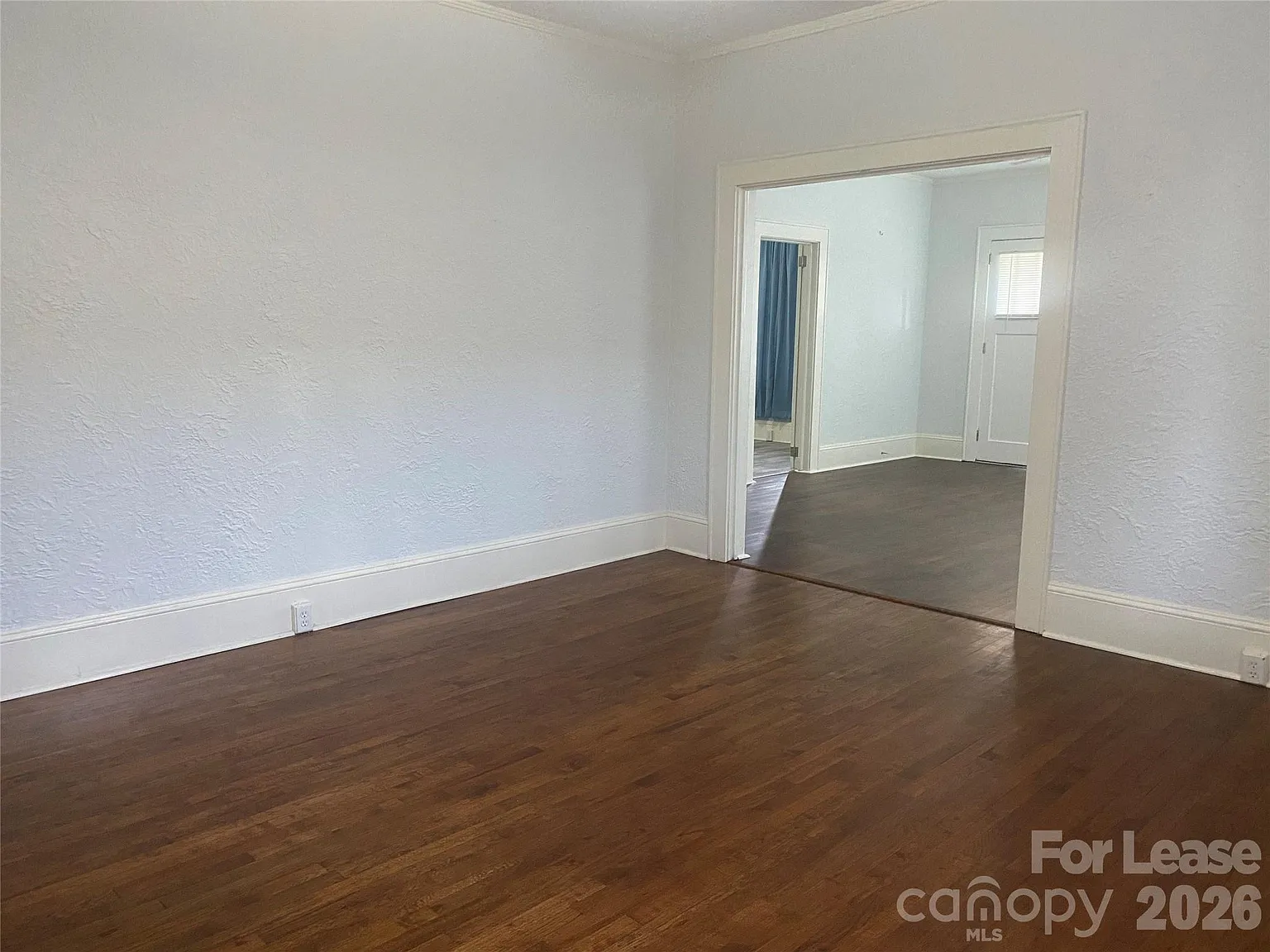 3 bed, 2.0 bath, 1932 sqft, $2,300 — Photo 4