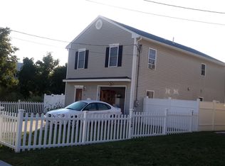 34 Manchester St, Fall River, MA 02721