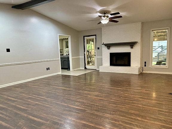 2nd image of 121 Main St