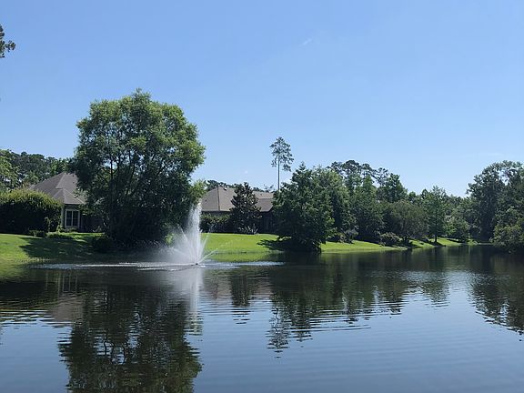 Left view of the Lagoon.
