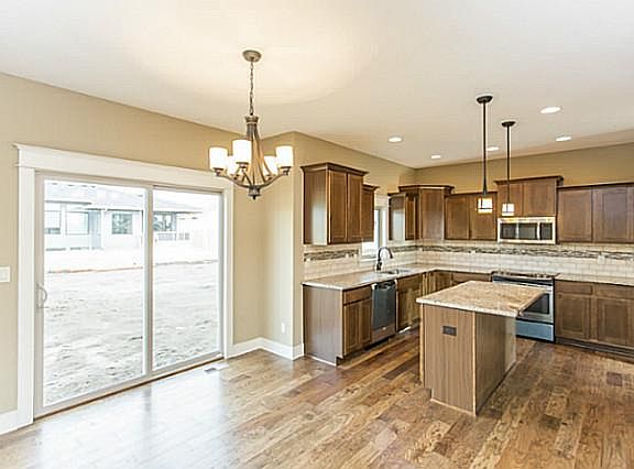 3rd image of 635 NE Bowman Dr