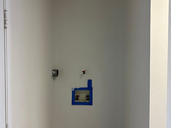 4th image of 276 W 6th St