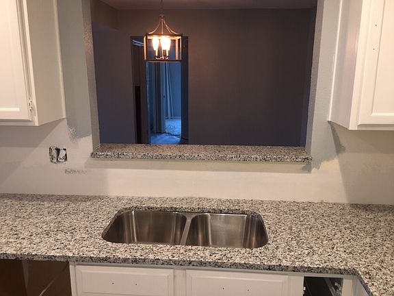 2nd image of 3017 Hyde Ct