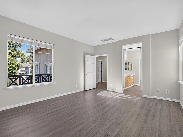 5858 Hazelwood Cmn — Photo 28