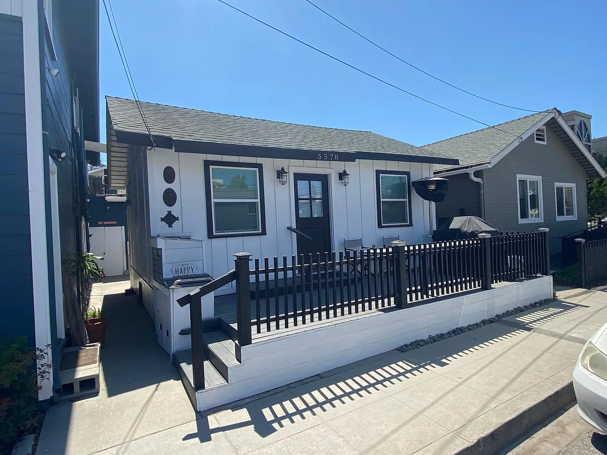 Building Photo - 5578 E Ocean Blvd