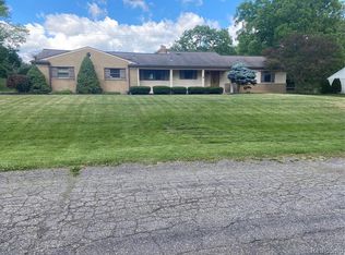 3380 Barlyn Ln, Bloomfield Hills, MI