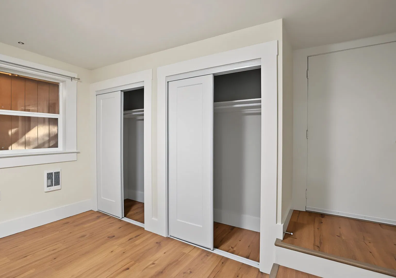 Fully Remodeled 1/1. In Unit W/D! Dishwasher! Plentiful Closet Space — Photo 4