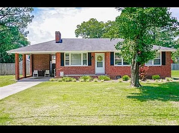 211 Jordan Dr, Smithfield, VA 23430