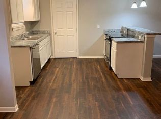 832 SW Southridge Dr, Burleson, TX 76028