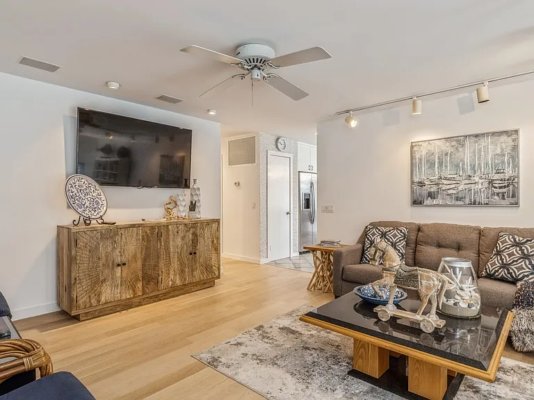 34 Rolling Hill Ct W — Photo 9