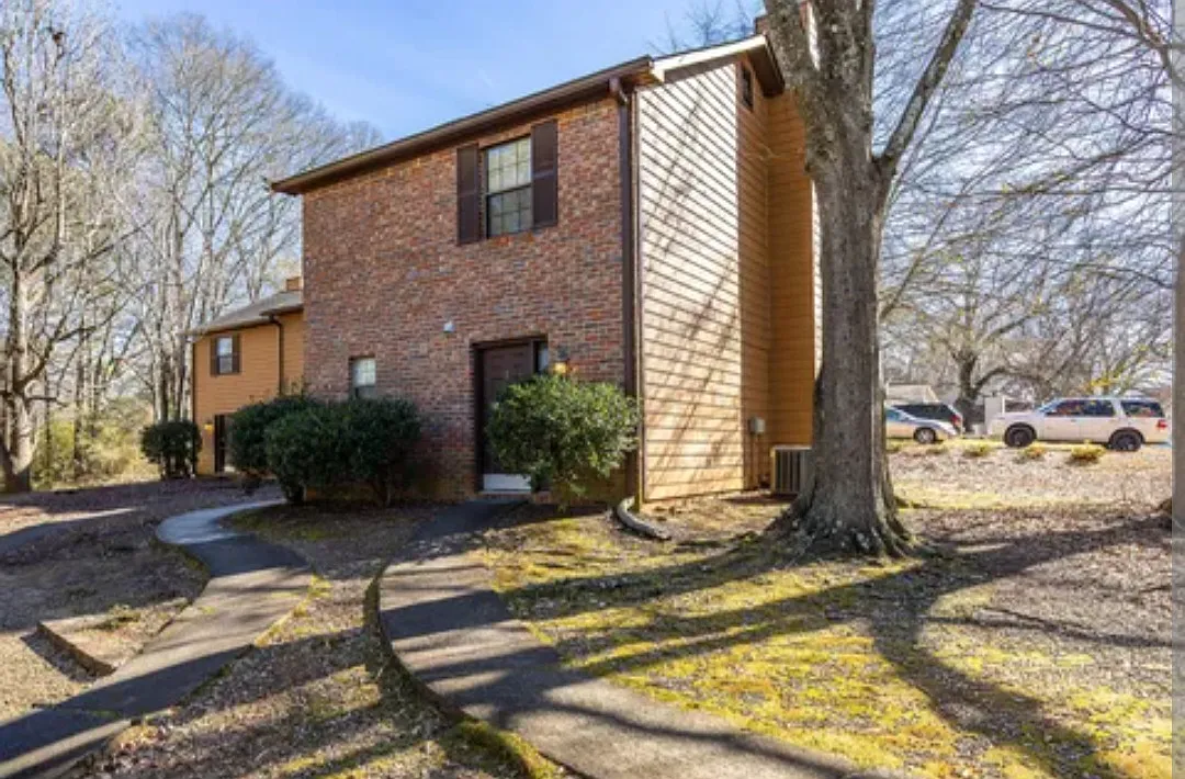 2 bed, 1.5 bath, 1000 sqft, $2,200 — Photo 1