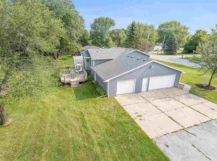 2002 Elvira Way, Suamico, WI 54313