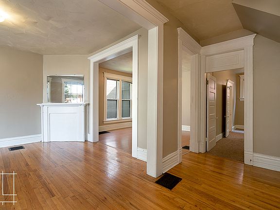 2nd image of 207 W Hubbard Ave #993D629B