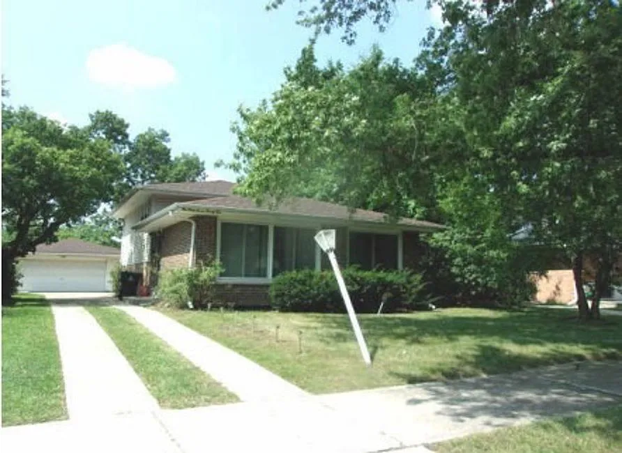 14724 Memorial Dr photo 1