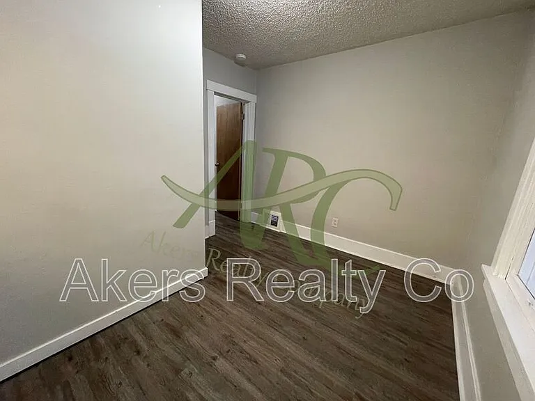 524 Belmont Ave — Photo 11
