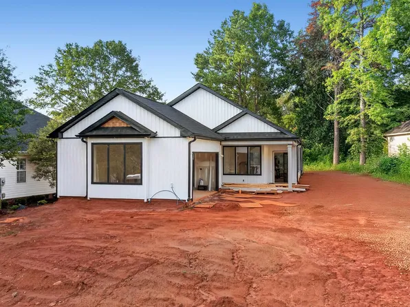 210 Riverrun Dr, Spartanburg, SC 29303