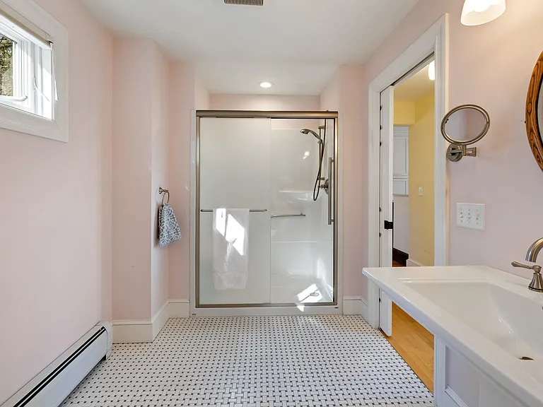 61 Woodlawn Ave — Photo 12