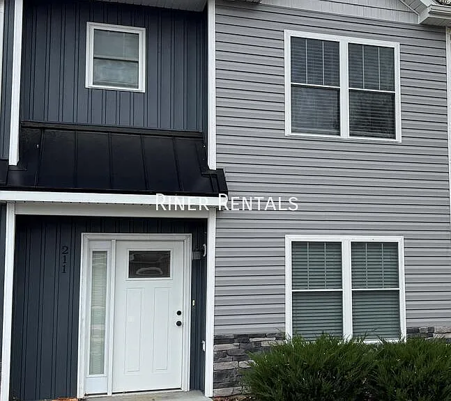 133 Swallow Dr — Photo 1